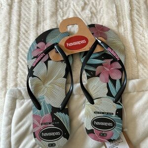 Havaianas black and pink tropical flip flop.